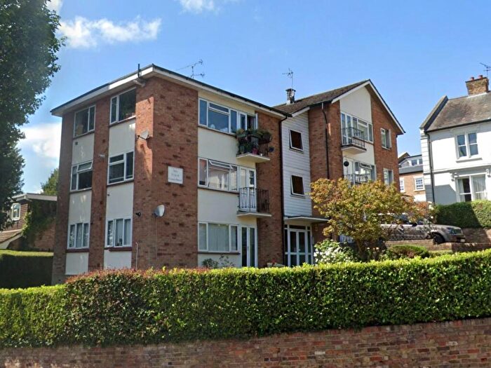 2 Bedroom Apartment For Sale In Crown Street, Brentwood, CM14