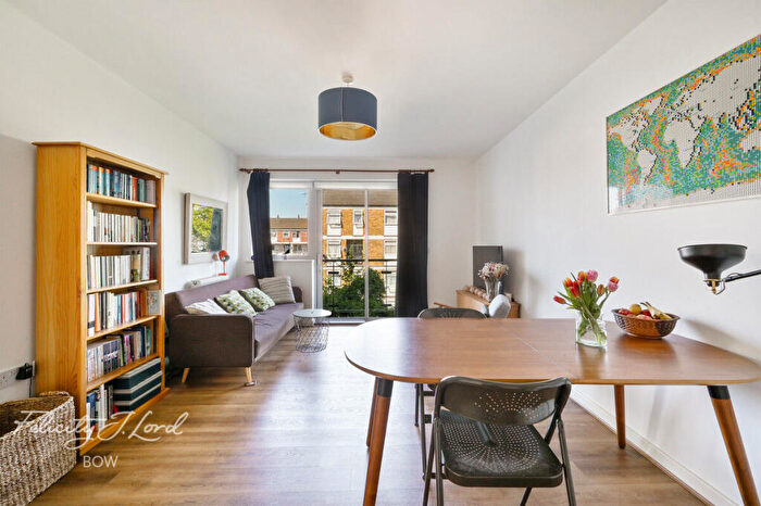 1 Bedroom Apartment For Sale In Violet Road, London, E3