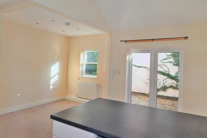 1 Bedroom Semi-Detached Bungalow To Rent In Antelope Walk, Surbiton, Surrey, KT6