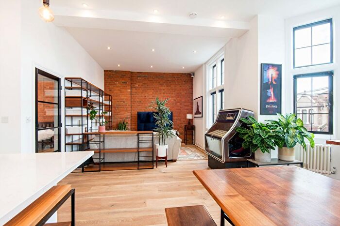 1 Bedroom Flat To Rent In Bathurst Gardens, London, NW10