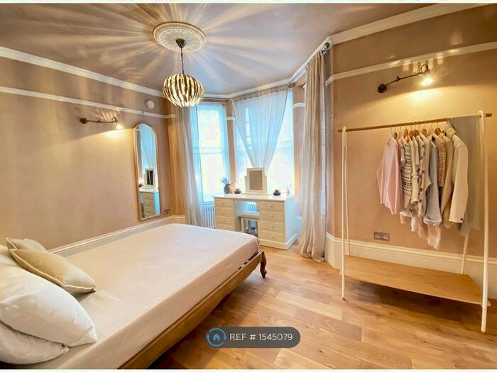 2 Bedroom Flat To Rent In Chiswick, London, W4