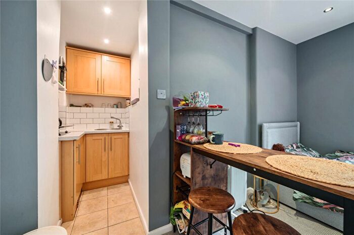Studio For Sale In Charterhouse Square, London, EC1M