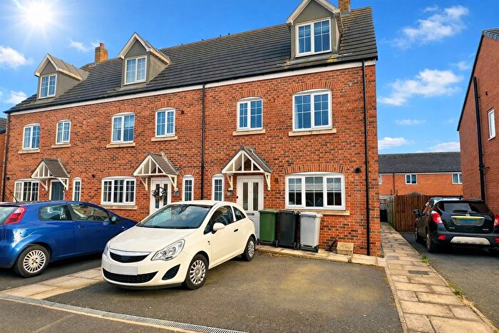 4 Bedroom Mews For Sale In Sable Road, Shavington, Cheshire, CW2