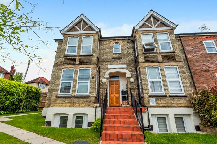 1 Bedroom Flat To Rent In Totteridge Avenue, High Wycombe, HP13