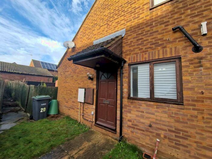 1 Bedroom House To Rent In Lucas Gardens, Luton, LU3