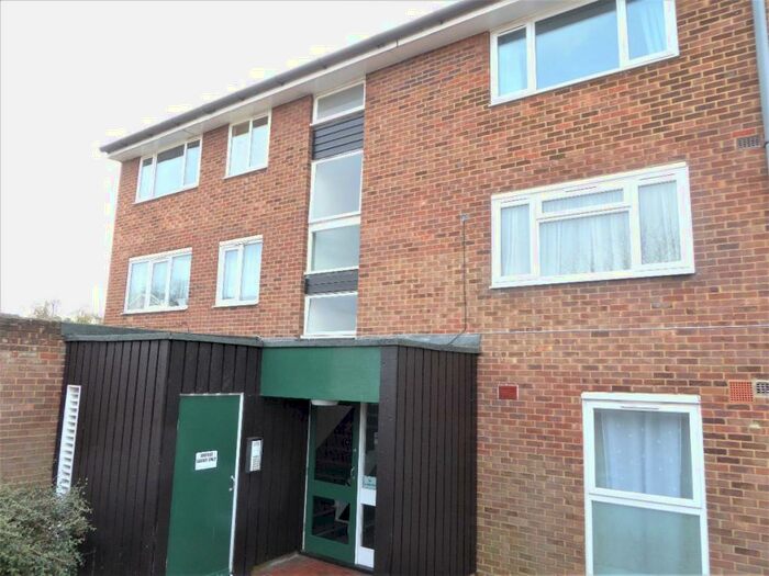 1 Bedroom Flat To Rent In Middlefields, Croydon, CR0