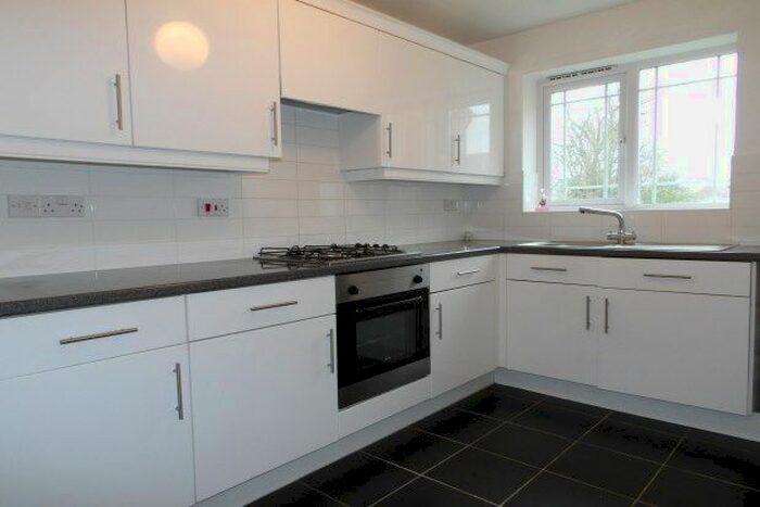 3 Bedroom Semi-Detached House To Rent In Mulberry Close, Mansfield NG18