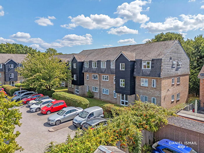2 Bedroom Flat For Sale In Menzies Avenue, Laindon, SS15