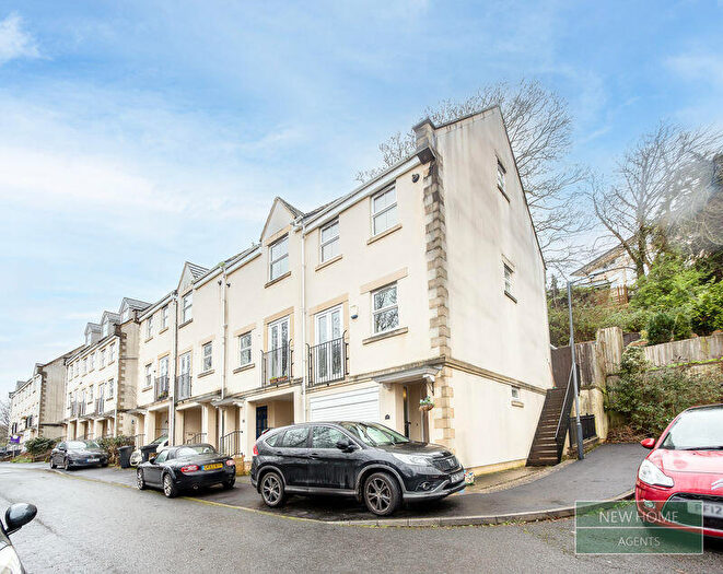 4 Bedroom End Of Terrace House For Sale In Blaisedell View, Henbury, Bristol, BS10