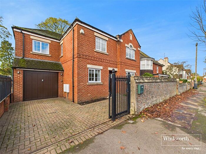 3 Bedroom Detached House To Rent In Downshire Square, Reading, Berkshire, RG1