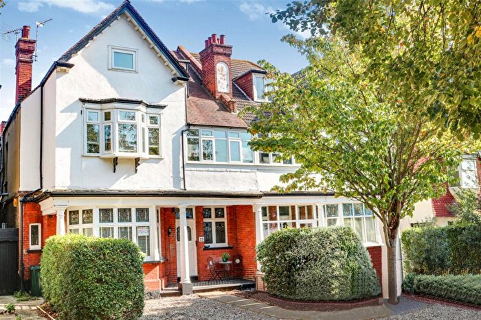 2 Bedroom Flat For Sale In Ailsa Road, Westcliff-On-Sea, SS0