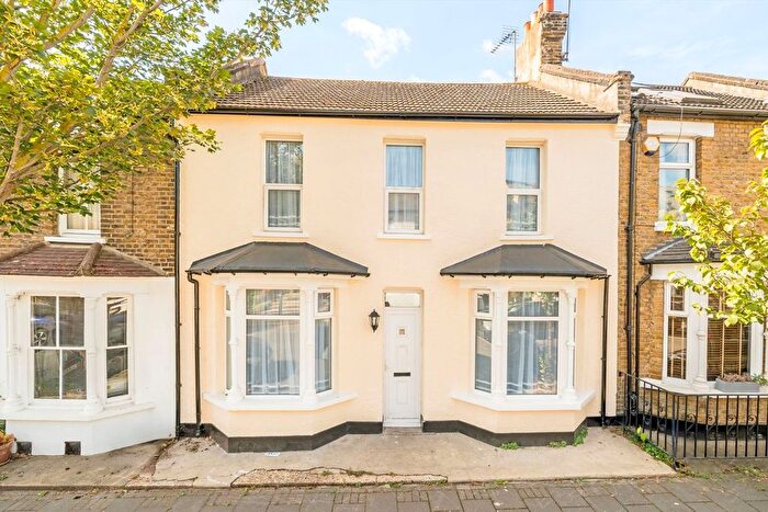 5 Bedroom End Of Terrace House To Rent In Bushberry Road, Hackney, E9
