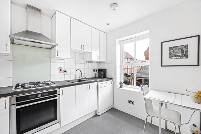 3 Bedroom Semi-Detached House For Sale In Bennett Crescent, Oxford, OX4