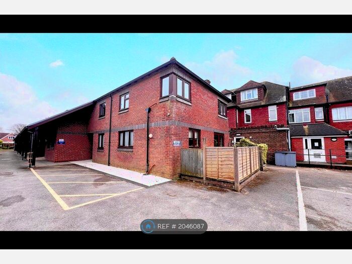 2 Bedroom Flat To Rent In Sea Front, Hayling Island, PO11