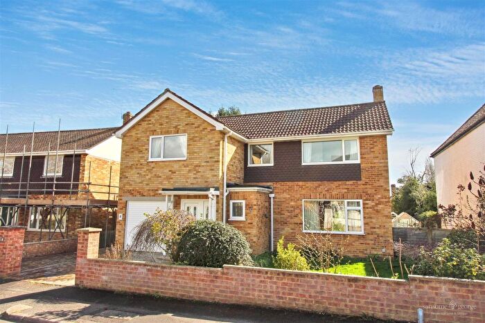 5 Bedroom Detached House For Sale In Hillview Close, Tilehurst, Reading, RG31