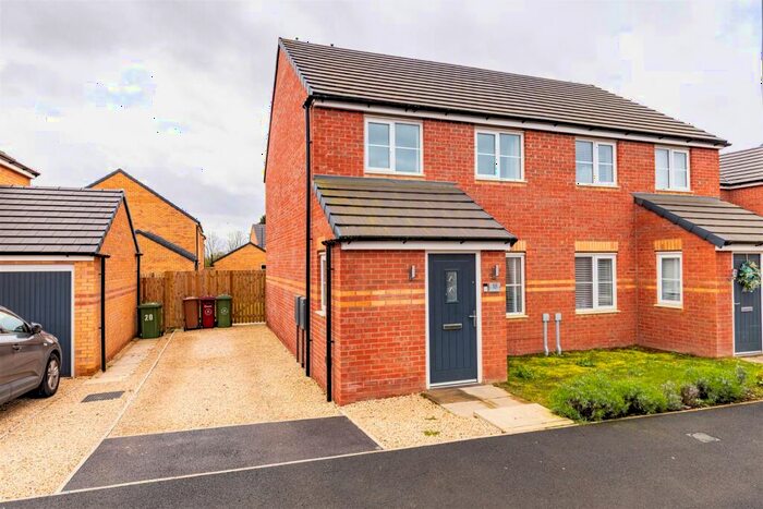 3 Bedroom Semi-Detached House For Sale In Grange View, Winterton, DN15