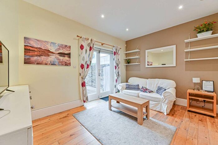 1 Bedroom Flat To Rent In The Chase, Clapham Common North Side, London, SW4