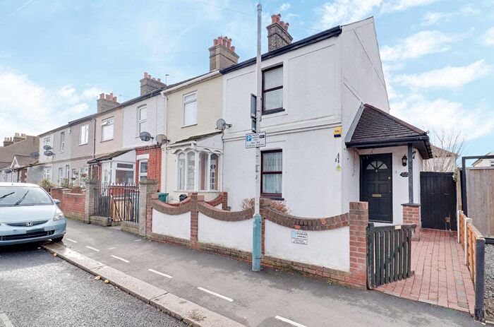 3 Bedroom Semi-Detached House To Rent In Melville Road, Rainham, RM13