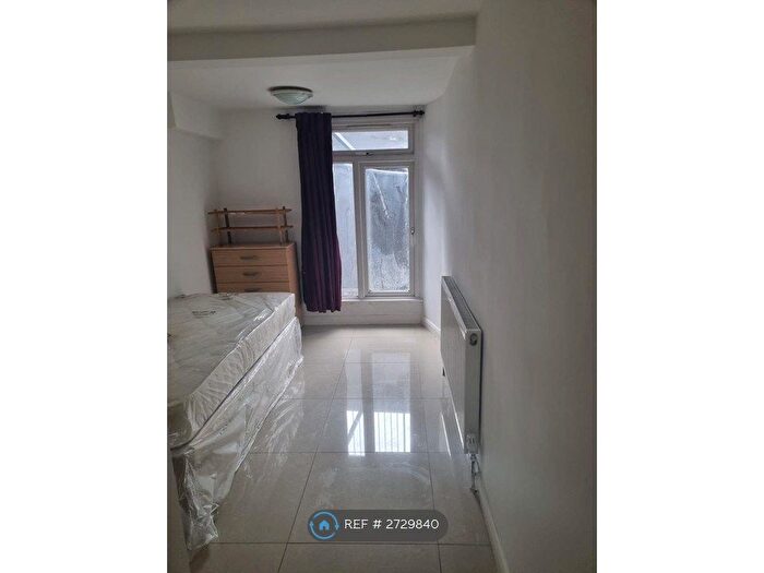 Studio To Rent In West India Dock Road, London, E14