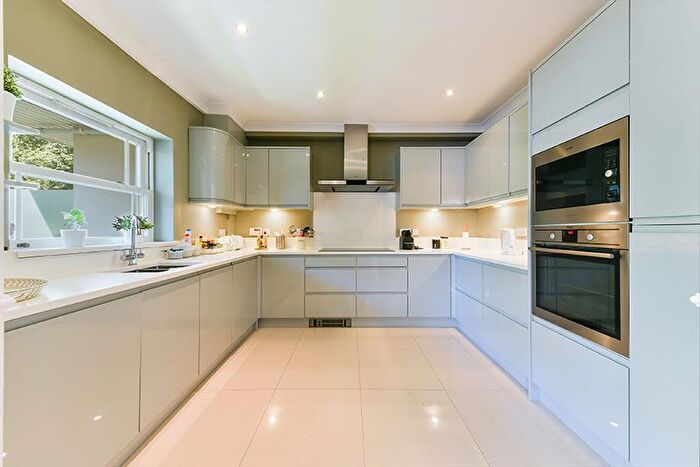 2 Bedroom Flat For Sale In Caldwell House, Trinity Church Road, Barnes, SW13