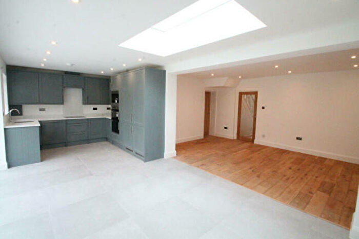 4 Bedroom Semi-Detached House To Rent In Norfield Road, Dartford, DA2