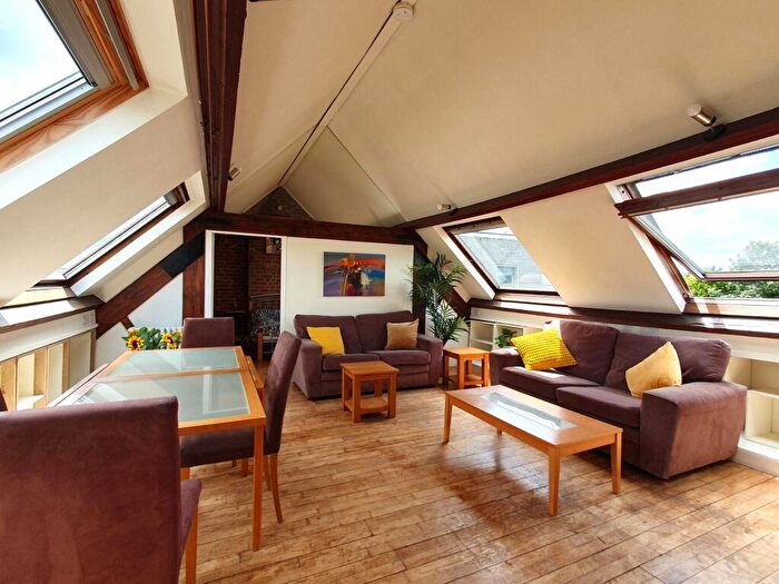 2 Bedroom Penthouse For Sale In High Street, Devon, Honiton, EX14