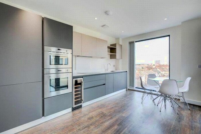 3 Bedroom Flat To Rent In Grafton Quarter, Watteau Square, Croydon, CR0