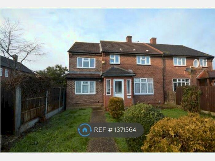 4 Bedroom Semi-Detached House To Rent In Marlyon Road, Ilford, IG6