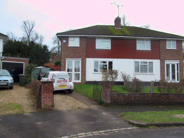 4 Bedroom Semi-Detached House To Rent In Waybrook Crescent, Reading, Berkshire, RG1