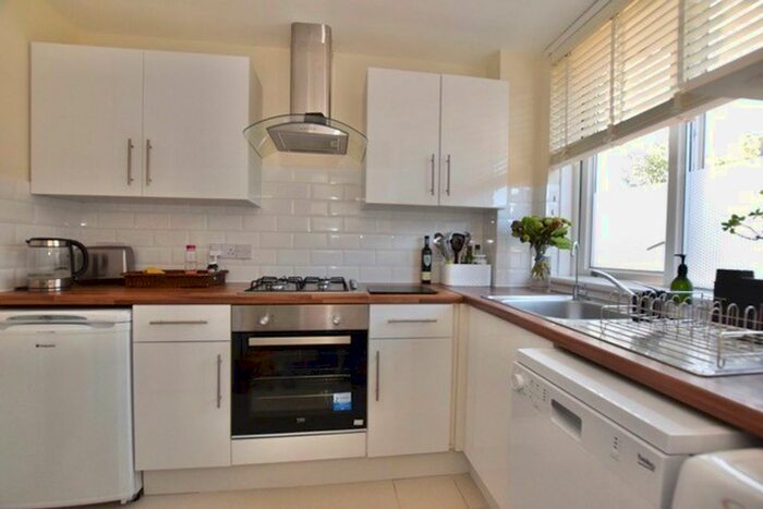 4 Bedroom Flat To Rent In Dowdeswell Close, London, SW15