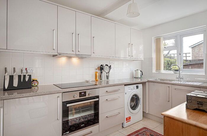 2 Bedroom Maisonette To Rent In Chaucer Way, Hoddesdon, EN11