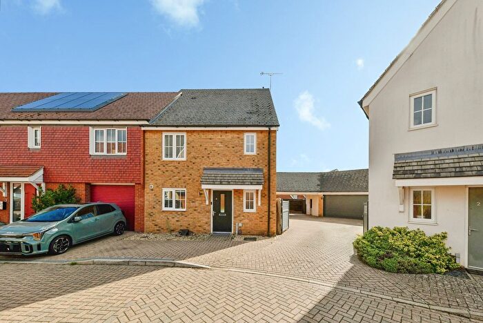 3 Bedroom Semi-Detached House For Sale In Six Bells Lane, Stevenage, SG2