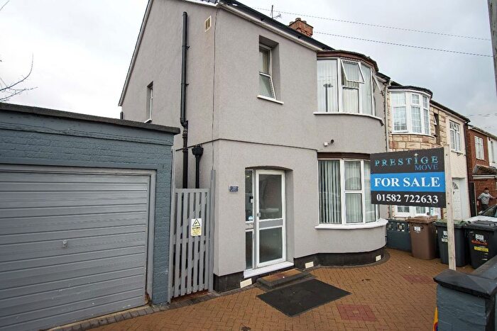 3 Bedroom Semi-Detached House For Sale In Fitzroy Avenue, Luton, LU3
