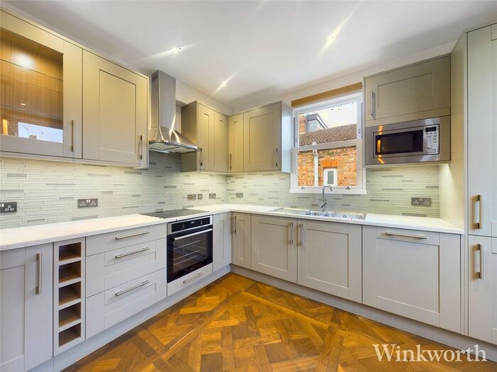 3 Bedroom Flat To Rent In Lawrence Road, London, Uk, W5