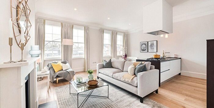 2 Bedroom Flat To Rent In Green Street, Mayfair, London, W1K