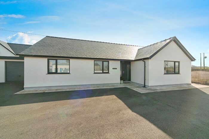 3 Bedroom Bungalow For Sale In Pontllyfni, Caernarfon, Gwynedd, LL54