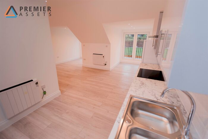 1 Bedroom Flat To Rent In Foxley Lane, Purley CR8