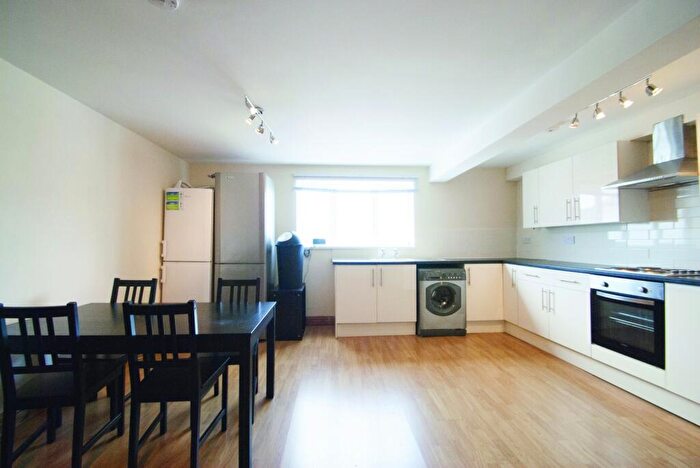4 Bedroom Flat To Rent In Woodville Road, Cathays, CF24