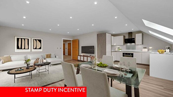 2 Bedroom Flat For Sale In Queens Road, Weybridge, KT13