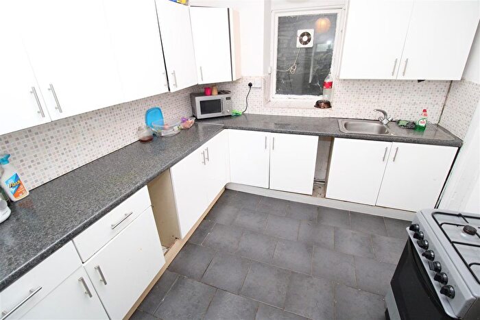 4 Bedroom Semi Detached House To Rent In Laura Street Treforest, Pontypridd, CF37