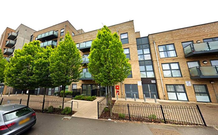 1 Bedroom Flat To Rent In Aces Court, Hounslow, TW3