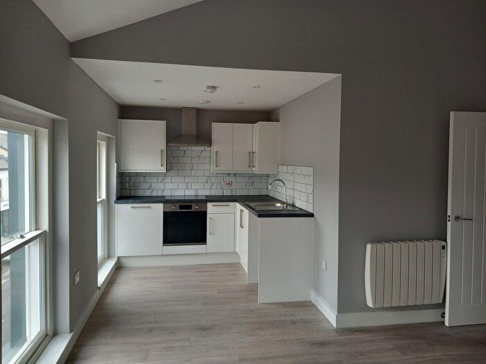 2 Bedroom Flat To Rent In Cardiff Street, Aberdare, CF44