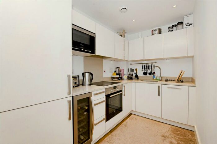 1 Bedroom Flat To Rent In Queensland Road, Holloway, N7