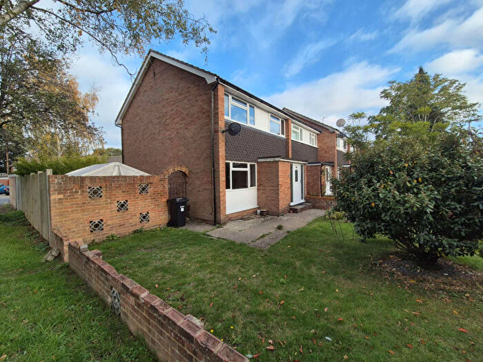 3 Bedroom End Of Terrace House For Sale In Highgate Road, Woodley, RG5