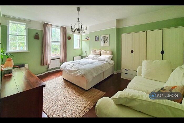 3 Bedroom Flat To Rent In Caledonian Road, London, N7