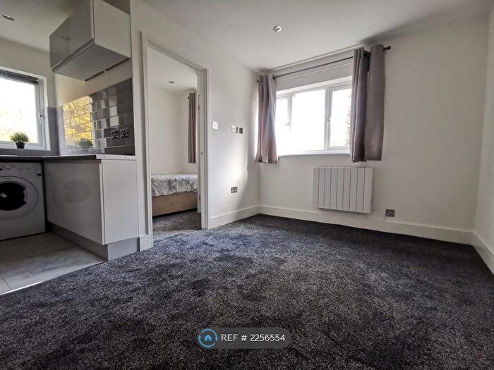 2 Bedroom Maisonette To Rent In Watersfield Close, Lower Earley, Reading, RG6