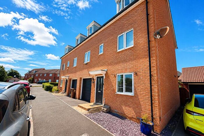 5 Bedroom Semi-Detached House For Sale In , Gamelan Crescent, Hoo St Werburgh, Rochester, ME3