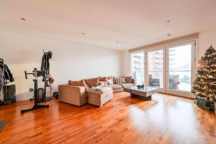 2 Bedroom Flat For Sale In New Providence Wharf, Canary Wharf, London, E14
