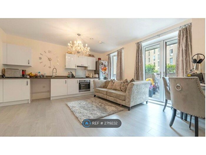 2 Bedroom Flat To Rent In Trobridge Parade, London, NW9