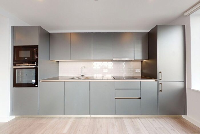 2 Bedroom Flat To Rent In New Lion Way, London, SE17